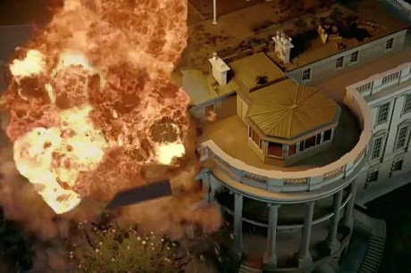 Cả trái nhà bên trái của Nhà Trắng bị nổ tung.