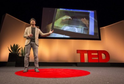 Microsoft công bố mẫu máy tính 3D Space Top tại hội nghị TED - (Ảnh: Digital Trend)
