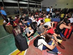 Philippines từng bắt giữ hơn 300 đối tượng gốc Trung Quốc lừa đảo cước viễn thông hồi tháng 8.2012 (Nguồn: AFP)