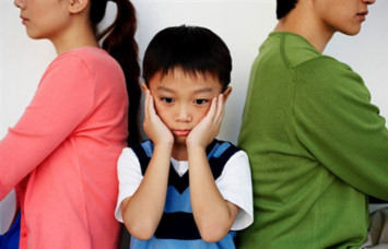Đừng để trẻ em cô đơn ngay trong chính ngôi nhà mình. Đừng để trẻ em cô đơn ngay trong chính ngôi nhà mình.