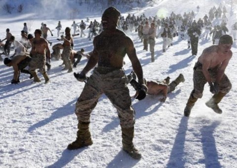 Lính thủy đánh bộ Mỹ và Hàn Quốc tập trận mùa đông tại Pyeongchang, cách Seoul 180km về phía đông hôm 7/2/2013.