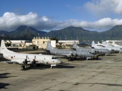 Các phi cơ tuần tiễu P-3C Orion đang đậu tại vịnh Kaneohe, Hawai. wikipedia