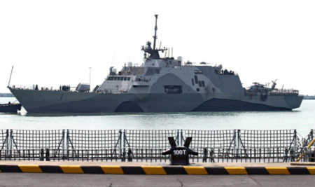 Tàu chiến Mỹ tới Đông Nam Á: Cú huých để “trục xoay”
