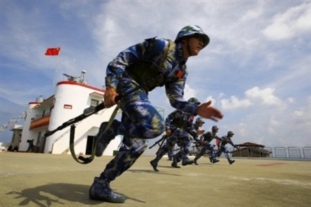 Lính thủy đánh bộ Trung Quốc tập trận trong khu vực biển Đông.