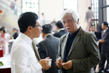 Chủ tịch Quốc hội Nguyễn Sinh Hùng là Chủ tịch UB Dự thảo sửa đổi Hiến pháp.