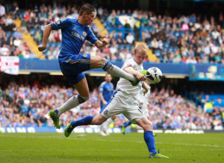 Torres là người hùng của Chelsea ở trận đấu này với bàn thắng ấn định tỉ số
