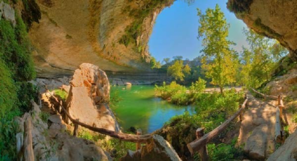 Hồ nước tuyệt đẹp có mái vòm rêu nghìn năm tuổi 8 Hồ nước tuyệt đẹp có mái vòm rêu nghìn năm tuổi 8