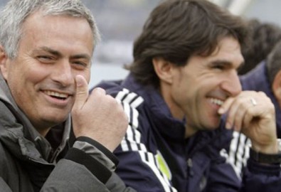 Nụ cười của HLV Mourinho trong trận Sociedad hòa Real Madrid 3-3 - Ảnh: Reuters