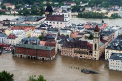 Nước sông Danube tràn vào thành phố Passau ở miền nam nước Đức hôm 2/6. Ảnh: AP.