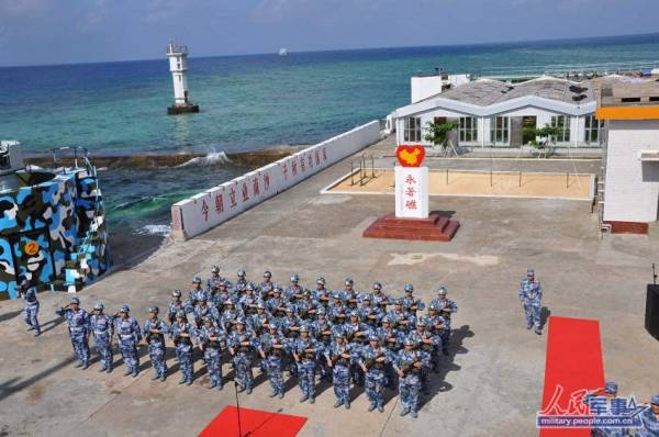 Một khu nhà ở của lính Trung Quốc đang chiếm đóng trái phép Đá Chữ Thập.