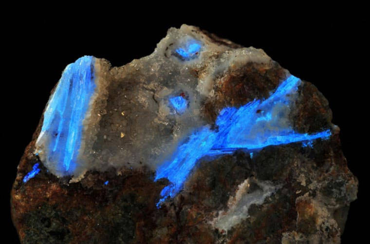 Carpathite Vàng nguyên chất và những khoáng vật đẹp nhất thế giới