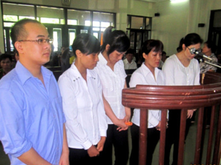 Các bị cáo tại phiên tòa xét xử (ảnh: baoquangninh).