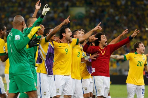 Các cầu thủ Brazil ăn mừng chức vô địch Confederations Cup - Ảnh: Reuters