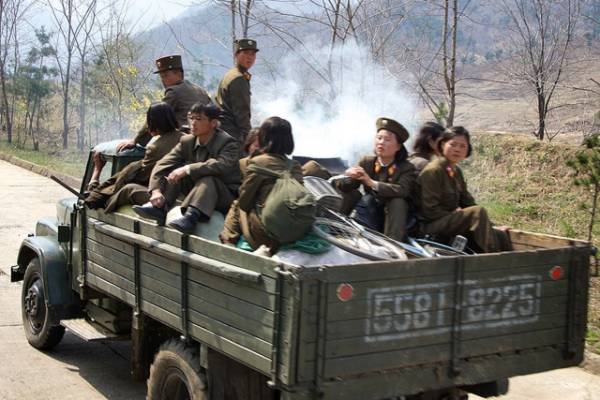 Xe chạy bằng củi giúp Triều Tiên đáp ứng nhu cầu vận chuyển rất lớn của quân đội trong điều kiện nguồn dầu mỏ hạn chế