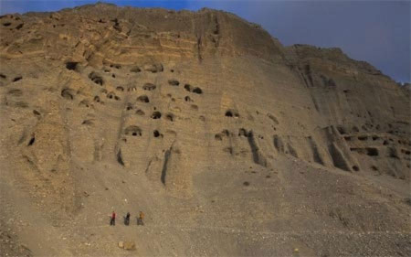 Khám phá vương quốc hang động bí ẩn ở Himalaya