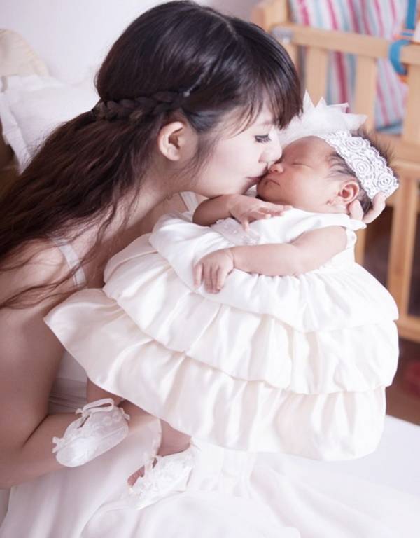 Lý Hải khoe bộ ảnh siêu đáng yêu của con gái 8 Lý Hải khoe bộ ảnh siêu đáng yêu của con gái 8