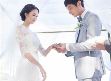 Hoa hậu Trương Tử Lâm và chồng trong ngày cưới 12/8 tại Thái Lan