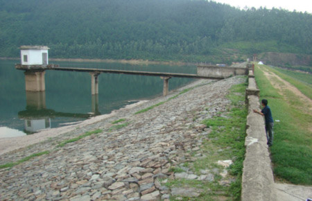 Toàn cảnh hồ Xạ Hương (Minh Quang, Tam Đảo). 
