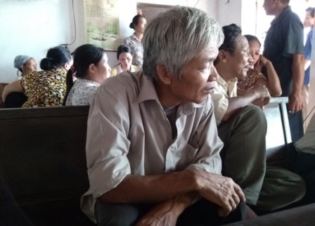 Ông Trọng thẫn thờ khi nghĩ về con trai của mình.