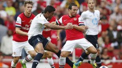 Arsenal  (áo đỏ) đã giành trọn 3 điểm trước Tottenham