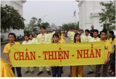 Các học viên Pháp Luân Công ở Việt Nam tin rằng “Chân Thiện Nhẫn” là nguyên lý của vũ trụ, vì vậy các học viên luôn hành xử theo nguyên lý này