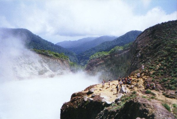 nhung-song-ho-tu-than-noi-tieng-cua-the-gioi-thien-nhien
