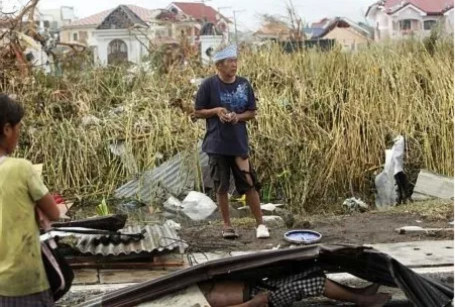 Chùm ảnh: Những thi thể nằm la liệt gây ám ảnh trong siêu bão Haiyan 10
