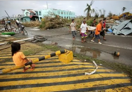Chùm ảnh: Những thi thể nằm la liệt gây ám ảnh trong siêu bão Haiyan 13