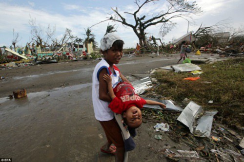 Chùm ảnh: Những thi thể nằm la liệt gây ám ảnh trong siêu bão Haiyan 18