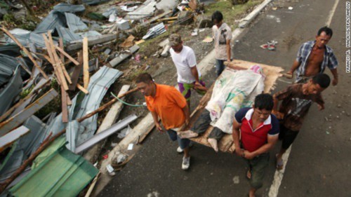Chùm ảnh: Những thi thể nằm la liệt gây ám ảnh trong siêu bão Haiyan 6
