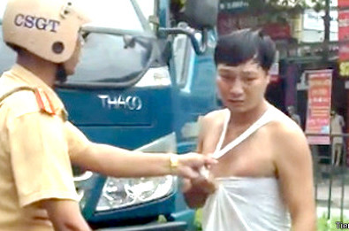Cảnh sát Việt Nam thường xuyên bị tố cáo là hành xử thô bạo