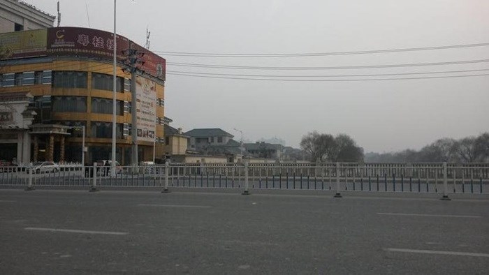Con đường bên ngoài khu biệt thự của Trung tướng Gu Junshan