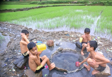 gieng nuoc nong