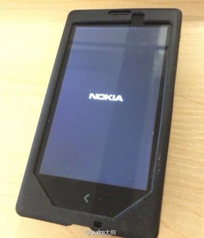 Ảnh thực tế của Normandy, chiếc điện thoại Android của Nokia.