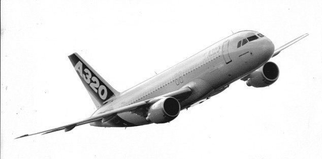 Viên phi công lái Airbus A320 báo cáo ông suýt va chạm với đĩa bay ở gần London (Nguồn: DM)