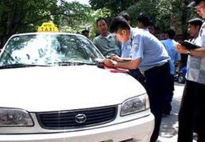 Taxi dù chặt chém du khách sẽ bị xử lý nghiêm (Ảnh minh họa)