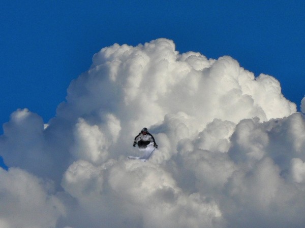Nhiếp ảnh: Hành trình "đi mây về gió" trên những đám mây lạ 4