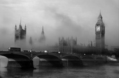 Thủ đô London của Anh nổi tiếng thế giới với những làn sương dầy đặc.