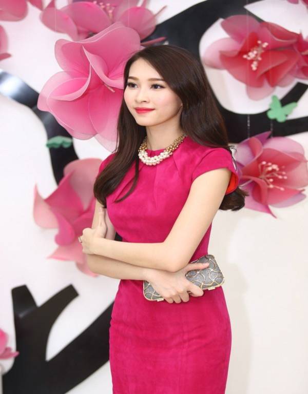 Cận cảnh vẻ đẹp ngày càng rực rỡ của Hoa hậu Thu Thảo 2 Cận cảnh vẻ đẹp ngày càng rực rỡ của Hoa hậu Thu Thảo 2
