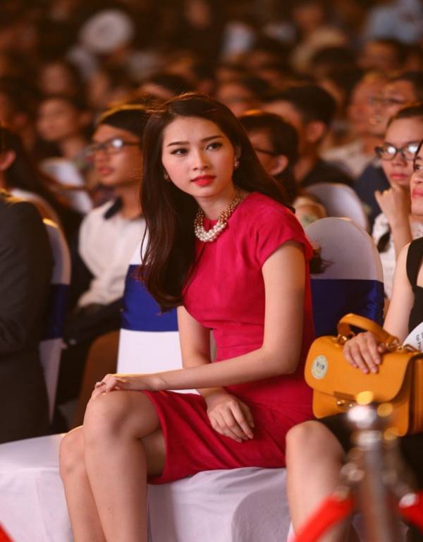 Cận cảnh vẻ đẹp ngày càng rực rỡ của Hoa hậu Thu Thảo 7 Cận cảnh vẻ đẹp ngày càng rực rỡ của Hoa hậu Thu Thảo 7