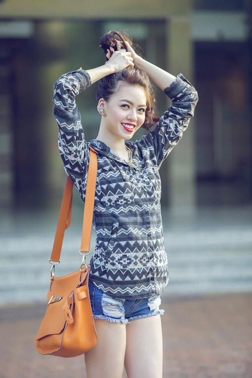 vu hoang diep khoe chan Efashion (42): Vũ Hoàng Điệp khoe thú vui hàng hiệu xa xỉ