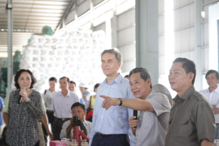 Ông Davor Pisk (thứ 3 từ phải) - Giám đốc điều hành Tập đoàn Syngenta AG trong chuyến thăm Việt Nam. 