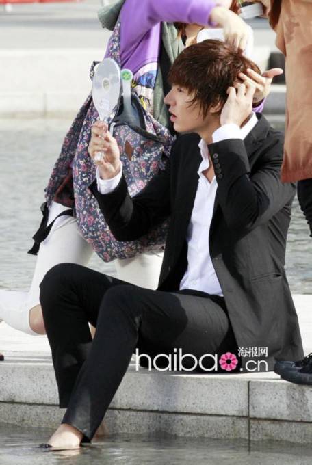 Lee Min Ho bị soi cử chỉ điệu đà, nữ tính 11 Lee Min Ho bị soi cử chỉ điệu đà, nữ tính 11