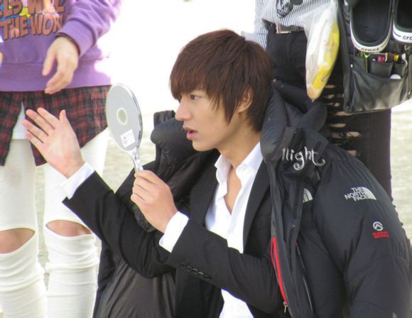 Lee Min Ho bị soi cử chỉ điệu đà, nữ tính 15 Lee Min Ho bị soi cử chỉ điệu đà, nữ tính 15
