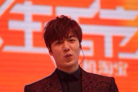Lee Min Ho bị soi cử chỉ điệu đà, nữ tính 6 Lee Min Ho bị soi cử chỉ điệu đà, nữ tính 6