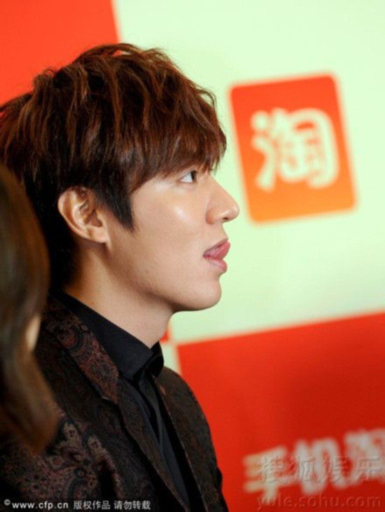 Lee Min Ho bị soi cử chỉ điệu đà, nữ tính 8 Lee Min Ho bị soi cử chỉ điệu đà, nữ tính 8