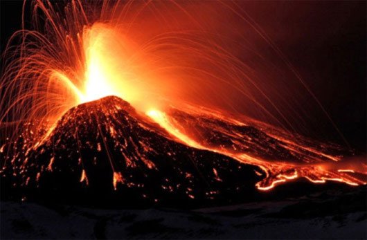 Núi lửa cao nhất châu Âu phun khói tròn