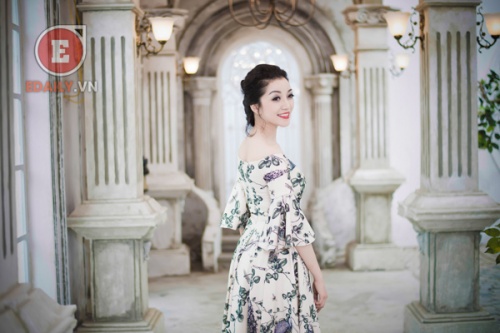pham thu ha deo quy phai 4 Họa mi Phạm Thu Hà đẹp quý phái trong vườn Opera