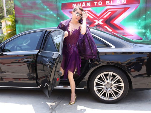 X-Factor: Hồ Quỳnh Hương lái xe ô tô tiền tỉ đến chấm thi