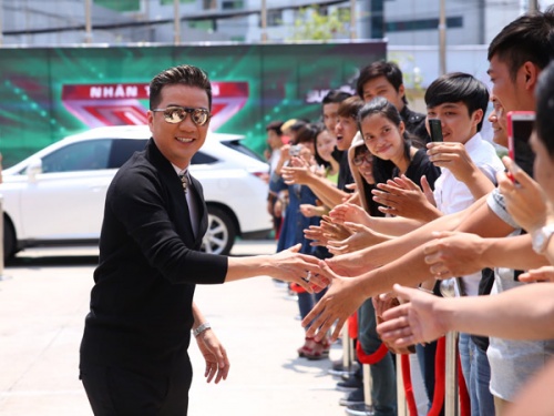 X-Factor: Hồ Quỳnh Hương lái xe ô tô tiền tỉ đến chấm thi X-Factor: Hồ Quỳnh Hương lái xe ô tô tiền tỉ đến chấm thi